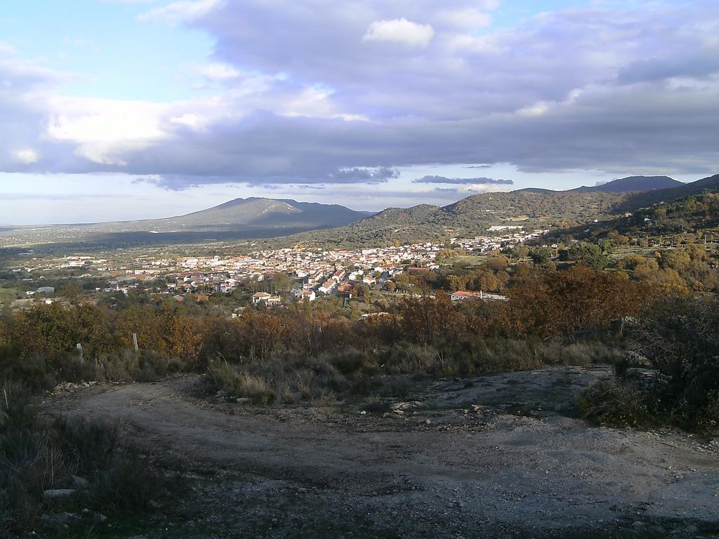 Alojamiento Cr Cuatro Caminos San Pablo de los Montes Buitenkant foto